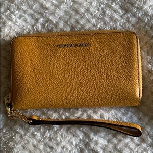 YELLOW MICHAEL KORS WALLET